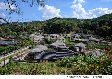 Traditional Korean Folk Villages Traditional Korean Folk Villages 120983116
