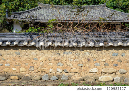 Traditional Korean Folk Villages 120983127