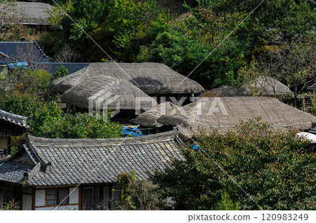 Traditional Korean Folk Villages 120983249