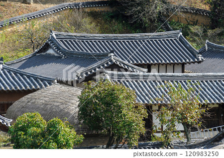 Traditional Korean Folk Villages 120983250