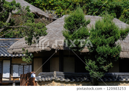 Traditional Korean Folk Villages 120983253
