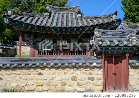 Traditional Korean Folk Villages 120983256