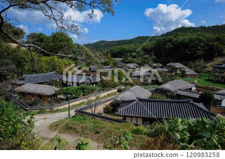 Traditional Korean Folk Villages 120983258