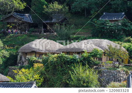 Traditional Korean Folk Villages 120983328