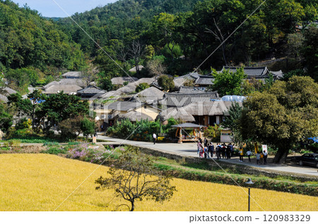 Traditional Korean Folk Villages 120983329