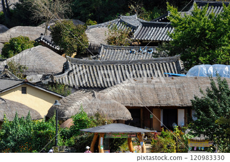 Traditional Korean Folk Villages 120983330