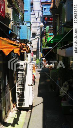 Scenery from the back alleys of Akabane, Kita Ward, Tokyo's drinking and dining district Scenery from the back alleys of Akabane, Kita Ward, Tokyo's drinking and dining district 120983631