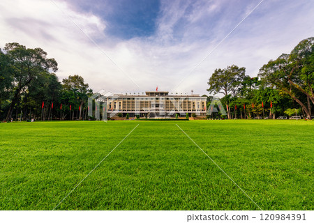 The Independence Palace, is a landmark in Ho Chi Minh City, Vietnam. 120984391