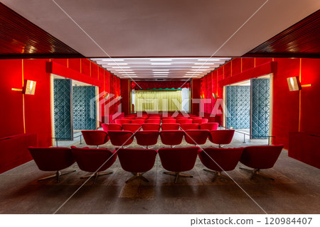 The Independence Palace, is a landmark in Ho Chi Minh City, Vietnam. 120984407