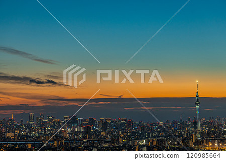 Sunset in central Tokyo Sunset in central Tokyo 120985664