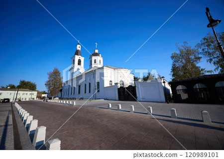 Church of the Life-Giving Spring on Cathedral Square, Arzamas at sunny morning 120989101