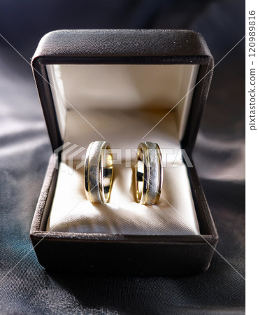 Wedding Rings in a Classic Box with Soft Satin Lining 120989816
