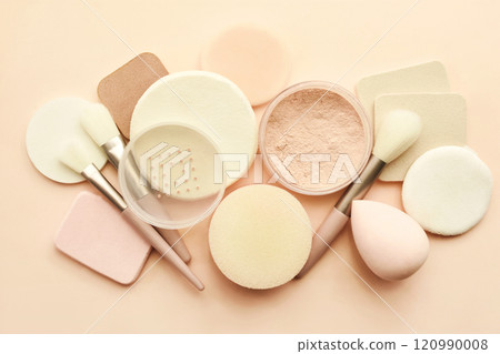Varieties of brushes, applicators and sponges for basic make up 120990008