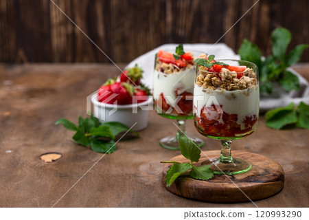 Dessert with strawberry, yogurt and granola Dessert with strawberry, yogurt and granola 120993290