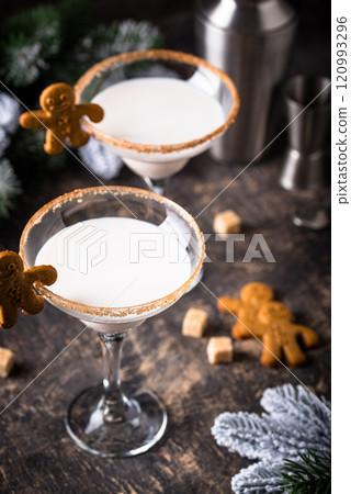 Christmas winter creamy cocktail eggnog 120993296