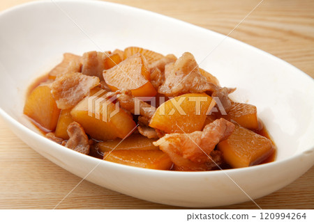 Pork belly and radish 120994264