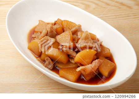 Pork belly and radish 120994266