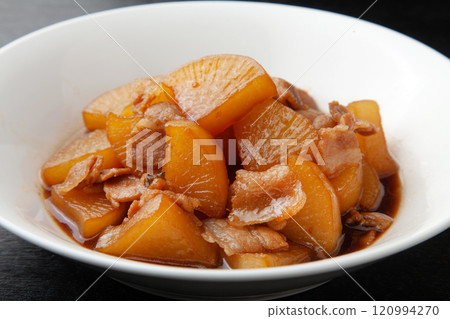 Pork belly and radish 120994270