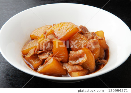 Pork belly and radish 120994271