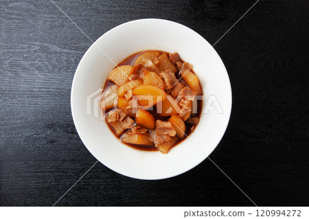 Pork belly and radish 120994272