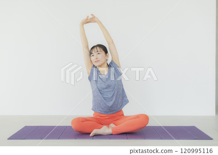 做瑜伽的女人 120995116