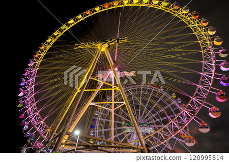 Night view of the Yomiuri Land Ferris Wheel in Inagi and Kawasaki, Tokyo 120995814