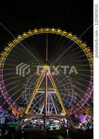 Night view of the Yomiuri Land Ferris Wheel in Inagi and Kawasaki, Tokyo Night view of the Yomiuri Land Ferris Wheel in Inagi and Kawasaki, Tokyo 120995818