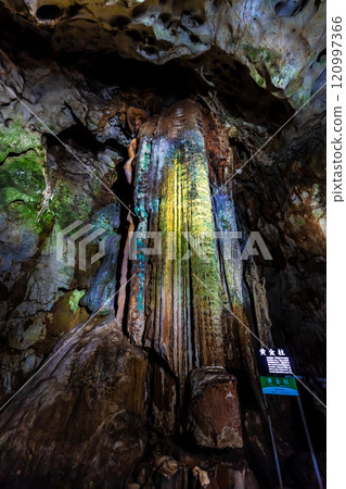Akiyoshido Cave Golden Pillar [Mine City, Yamaguchi Prefecture] 120997366