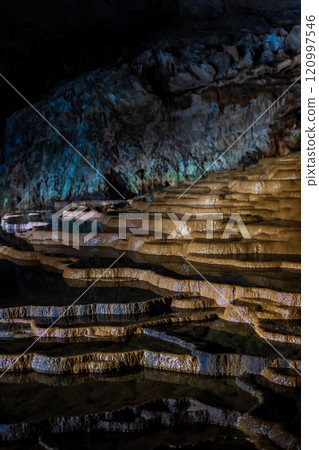 Akiyoshido 100 Plates [Mine City, Yamaguchi Prefecture] 120997546