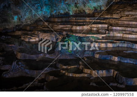 Akiyoshido 100 Plates [Mine City, Yamaguchi Prefecture] 120997558