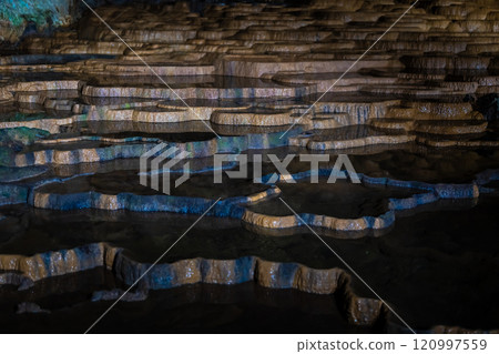 Akiyoshido 100 Plates [Mine City, Yamaguchi Prefecture] 120997559