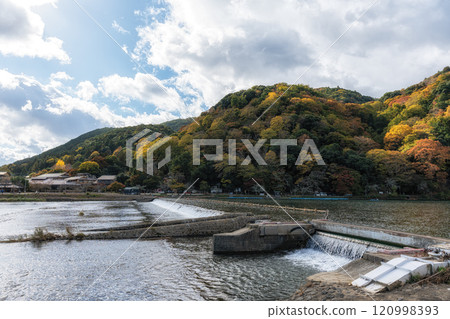 Togetsukyo Bridge over Katsura River 120998393