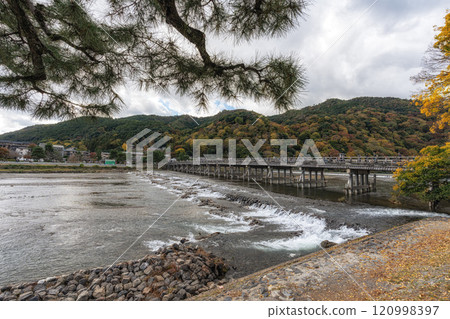 Togetsukyo Bridge over Katsura River 120998397