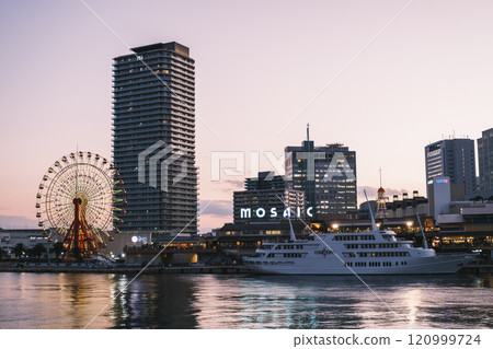 [Kobe Meriken Park] Beautiful scenery as the sun slowly sinks 120999724