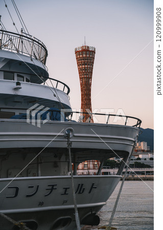 [Kobe Meriken Park] Kobe Port Tower and sightseeing boat 120999908
