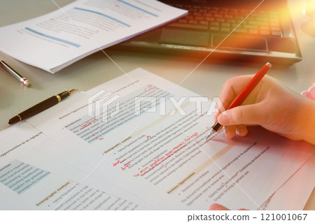 English proofreading paper in office 121001067