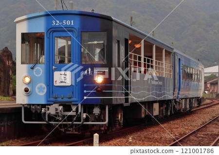停在定光站的吉野川愛無軌電車 停在定光站的吉野川愛無軌電車 121001786