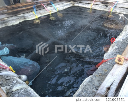 在熊野古道湯之峰溫泉加熱溫泉蛋的地方 121002551