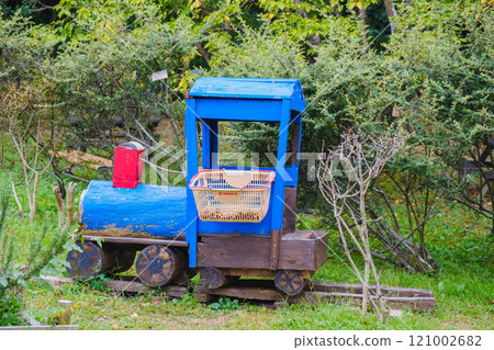 [Osaka Expo Park] Beautiful scenery in the park 121002682