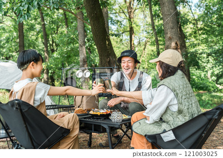 Families enjoying camping and glamping at a campsite 121003025