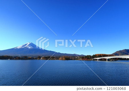 富士山和秋葉的風景 121003068