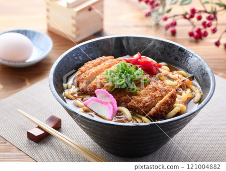 Katsu curry udon (special curry udon made with udon broth) Katsu curry udon (special curry udon made with udon broth) 121004882