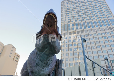 Animatronic robot dinosaur statues at Fukui train and bus stations in Fukui City in Japan Animatronic robot dinosaur statues at Fukui train and bus stations in Fukui City in Japan 121005639
