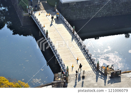 Visitors crossing Hirakawa Bridge at the Imperial Palace Visitors crossing Hirakawa Bridge at the Imperial Palace 121006079