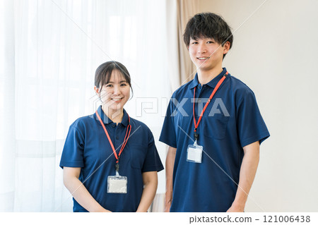 Care managers and occupational therapists working in nursing care facilities and day care centers Care managers and occupational therapists working in nursing care facilities and day care centers 121006438