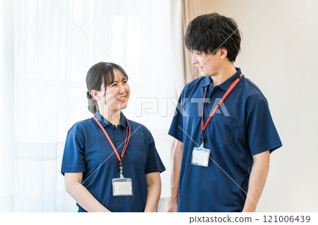 Care managers and occupational therapists working in nursing care facilities and day care centers Care managers and occupational therapists working in nursing care facilities and day care centers 121006439