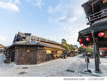 The streetscape of "Okage Yokocho," a tourist spot near the Inner Shrine of Ise Shrine in Ise City, Mie Prefecture The streetscape of "Okage Yokocho," a tourist spot near the Inner Shrine of Ise Shrine in Ise City, Mie Prefecture 121007107