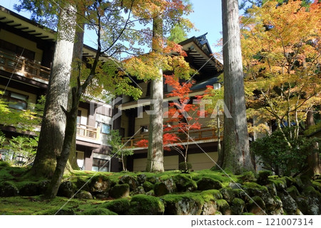 The area of the entrance way to Daihonzan Eiheiji, the temple of eternal peace deep in the mountains near Fukui City in Fukui Prefecture Japan, a headquarter of Zen Buddhism 121007314