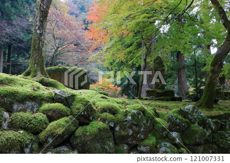 The area of the entrance way to Daihonzan Eiheiji, the temple of eternal peace deep in the mountains near Fukui City in Fukui Prefecture Japan, a headquarter of Zen Buddhism 121007331
