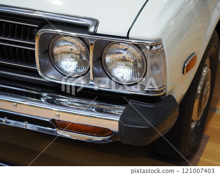 Display vehicle: Toyota Corona 121007403